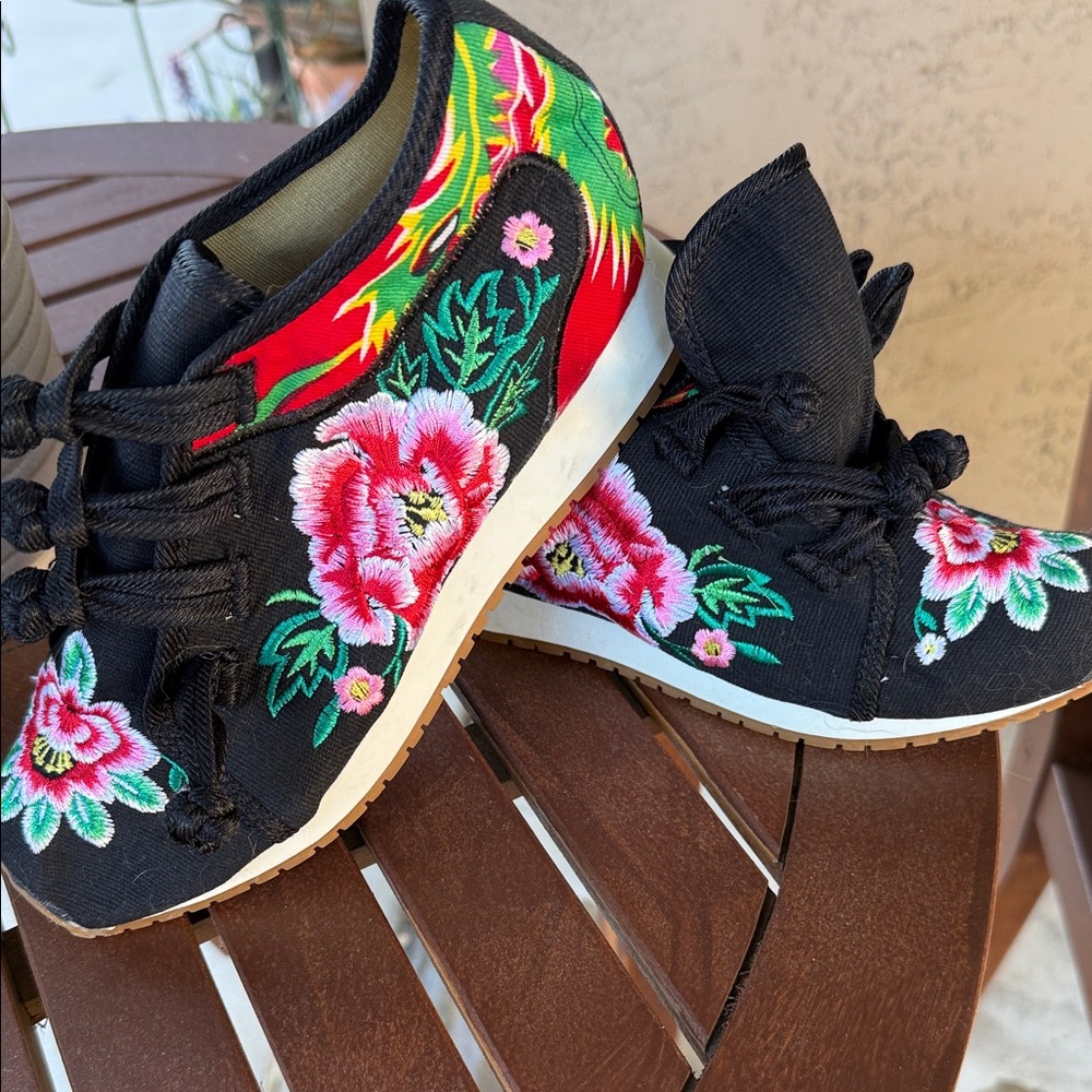 Flower Asian sneakers..